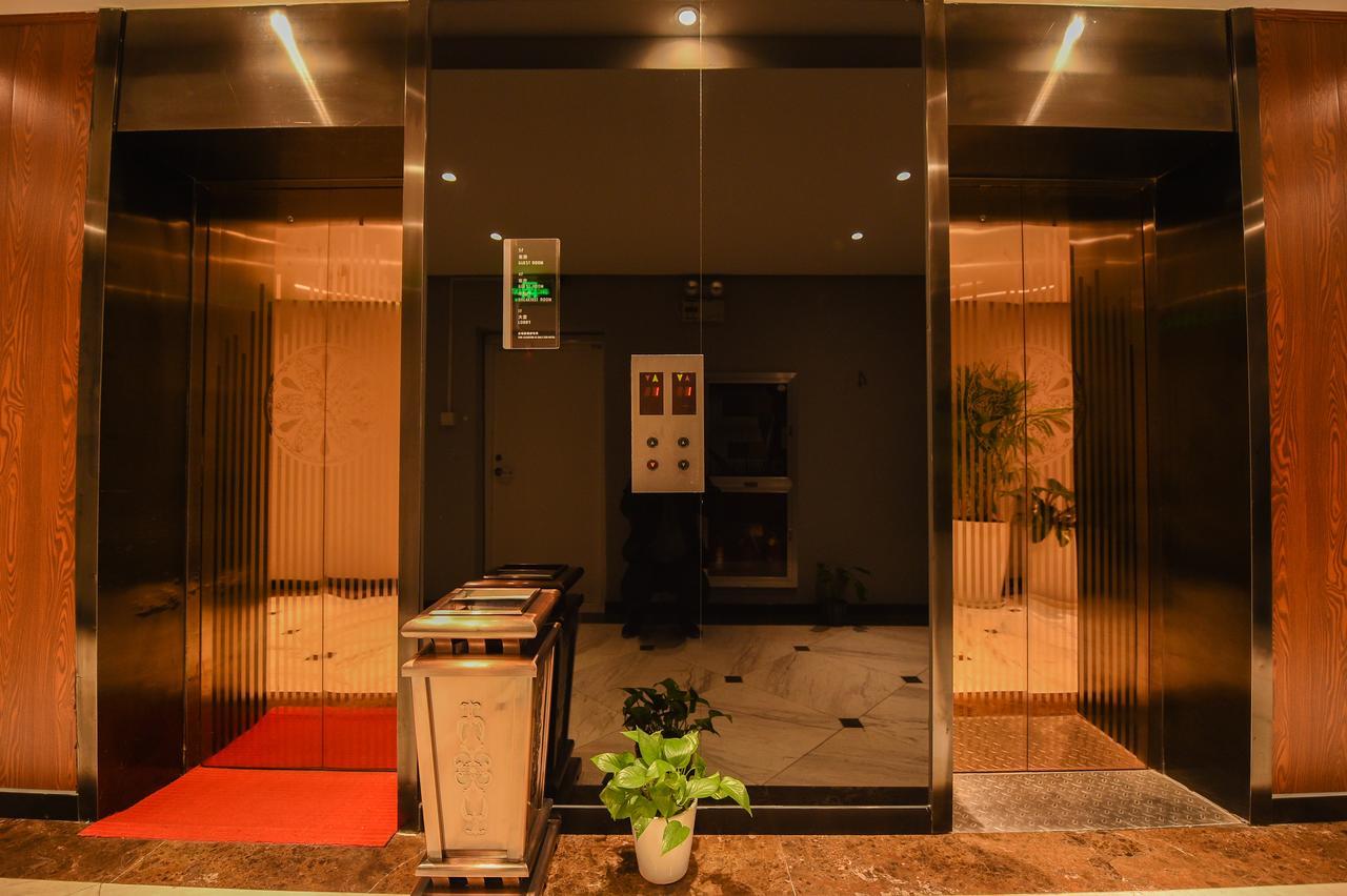 Metropolo,Shanghai,Hongqiao Airport,Wuzhong Road Extérieur photo